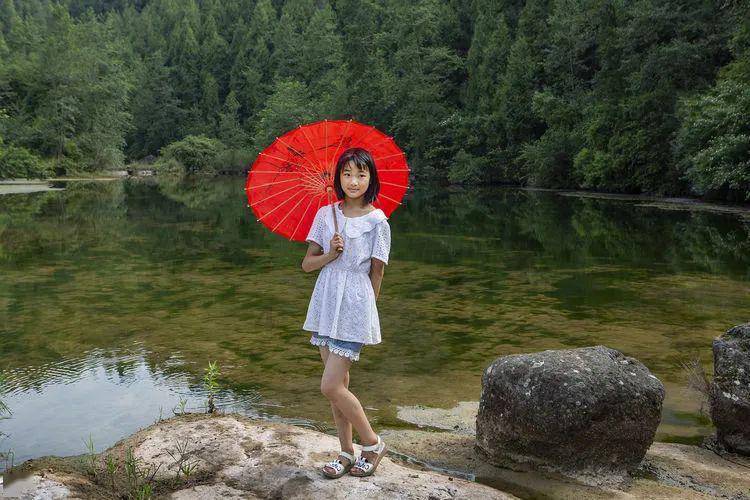 1946年愚人节当天，上海报纸刊登了两则假新闻，结果却成了真预言
