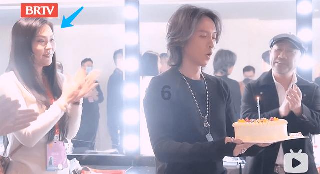 憨豆先生找小熊
